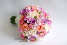 bukiet na ślub z jasnych różowych kwiatów
